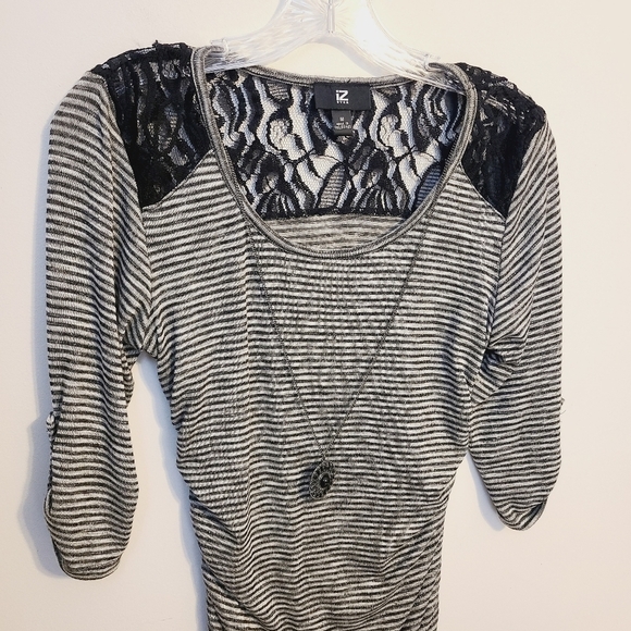 iZ Byer | Women's Striped Scoopneck Cinched Shirt With Necklace (Size Medium) - Picture 3 of 14